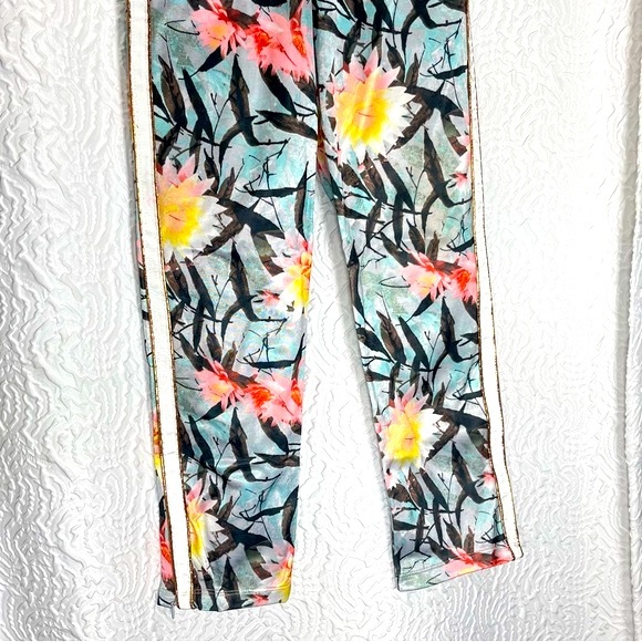 ART CLASS Girls' Size 7/8 Tropical Floral-Print Joggers with Side Stripes - Picture 3 of 7